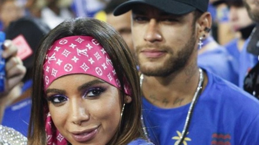  Neymar e Anitta beijam muito em área reservada na Sapucaí; fotos mostram os dois juntos