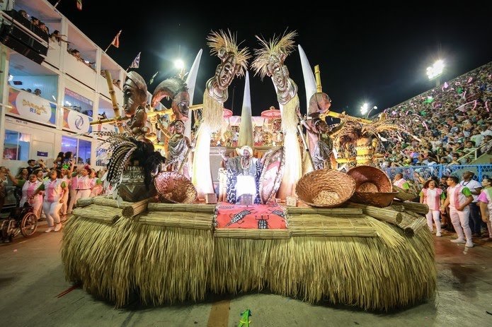 Mangueira é a campeã do carnaval 2019 do Rio