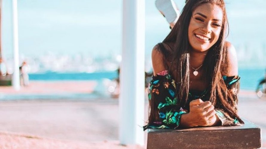  Dançarina da banda La Fúria é esfaqueada durante assalto em Salvador