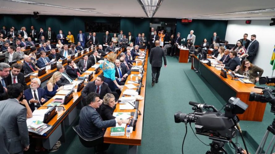 CCJ retoma nesta terça (23) votação da reforma da Previdência