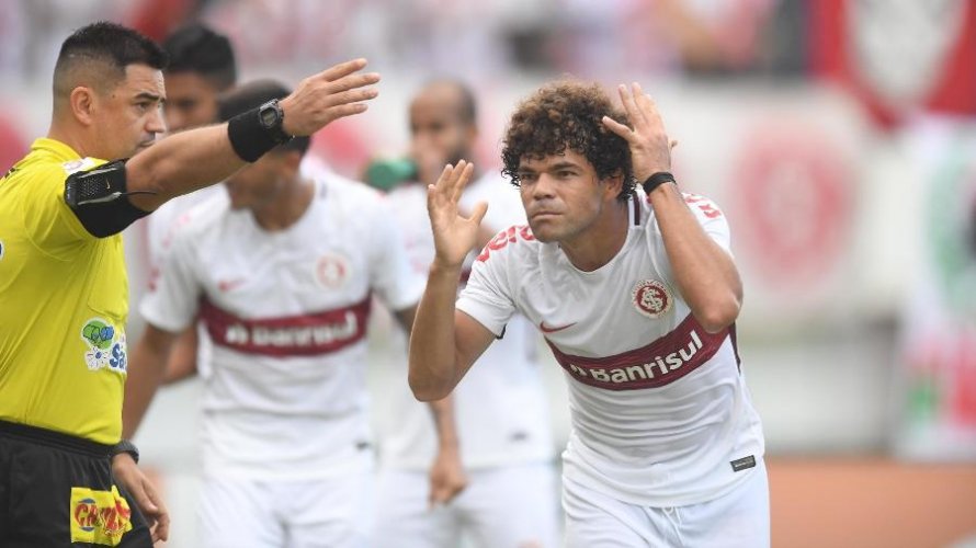 Bahia acerta com Camilo e aguarda liberação do Internacional