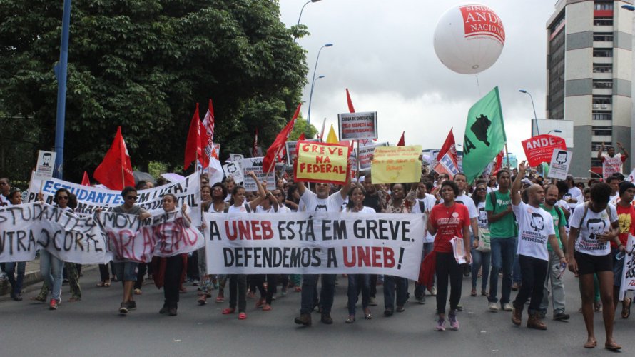  Após mais de dois meses, professores de Uneb e Uesc decidem encerrar greve