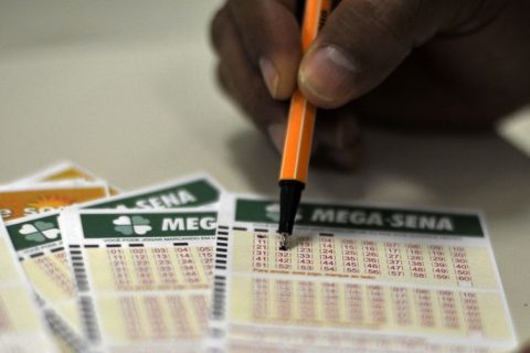  Mega-Sena sorteia hoje prêmio de R$ 63 milhões