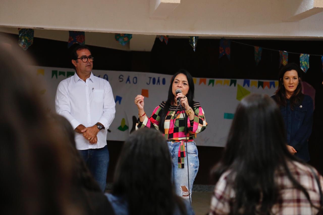 Em clima de São João, prefeita entrega nova sede do CAPS Infantil em Lauro de Freitas