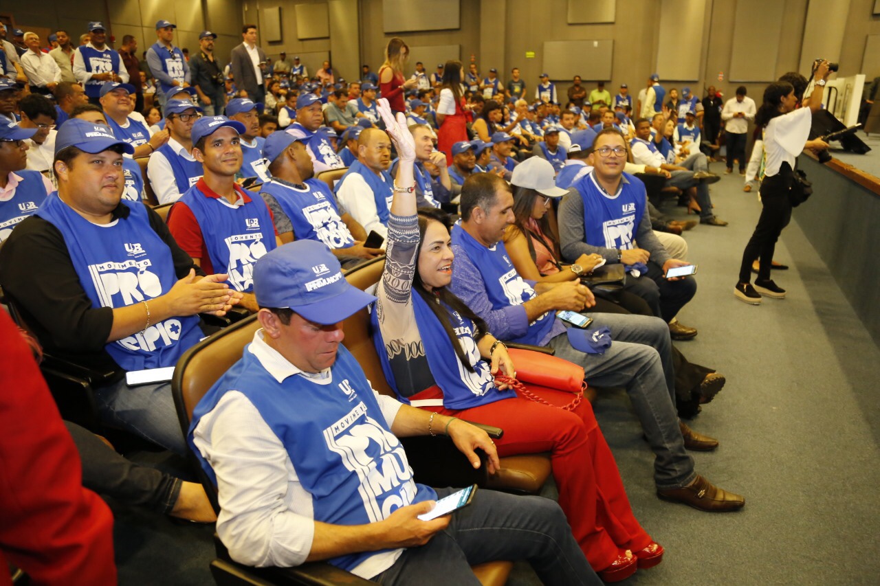 Na Marcha Pró-Município da Bahia, Moema defende coincidência de mandatos