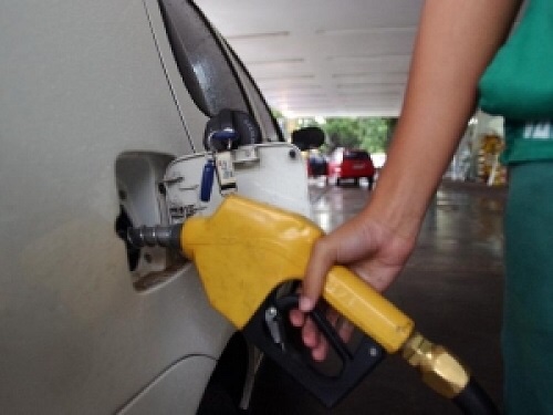 Petrobras anuncia redução de 3% no preço da gasolina nas refinarias