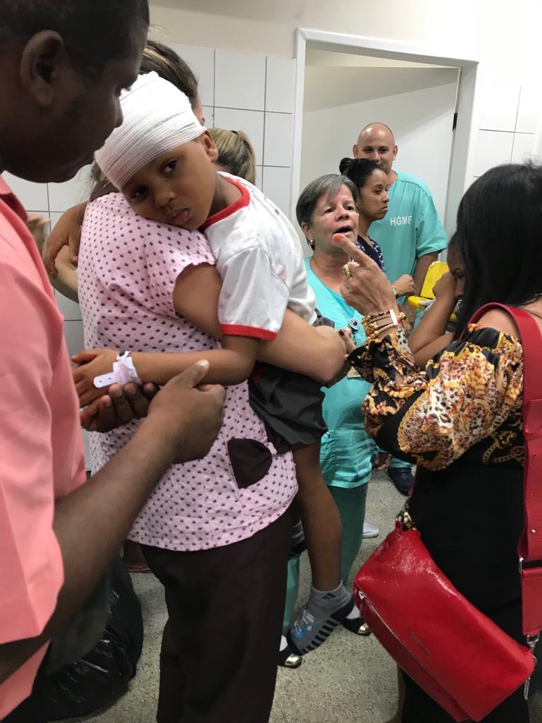  Vítimas de acidente na Escola Municipal Santa Júlia, em Lauro de Freitas, passam bem após atendimento