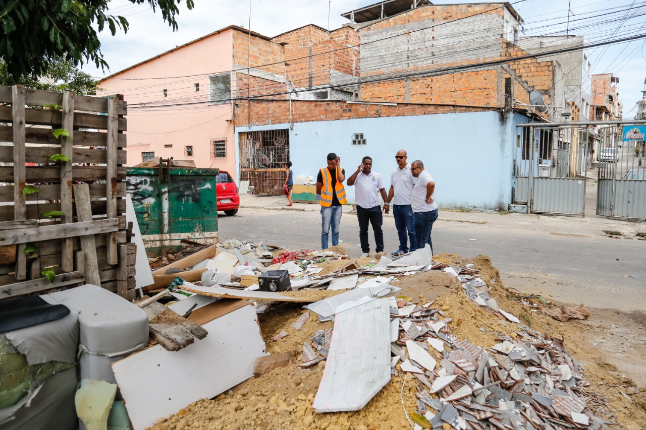  Lauro de Freitas intensifica campanha contra descarte irregular de lixo