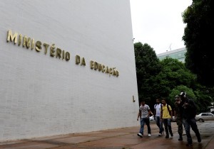  Com verba congelada, MEC pedirá ao STF para investir dinheiro recuperado na Lava Jato