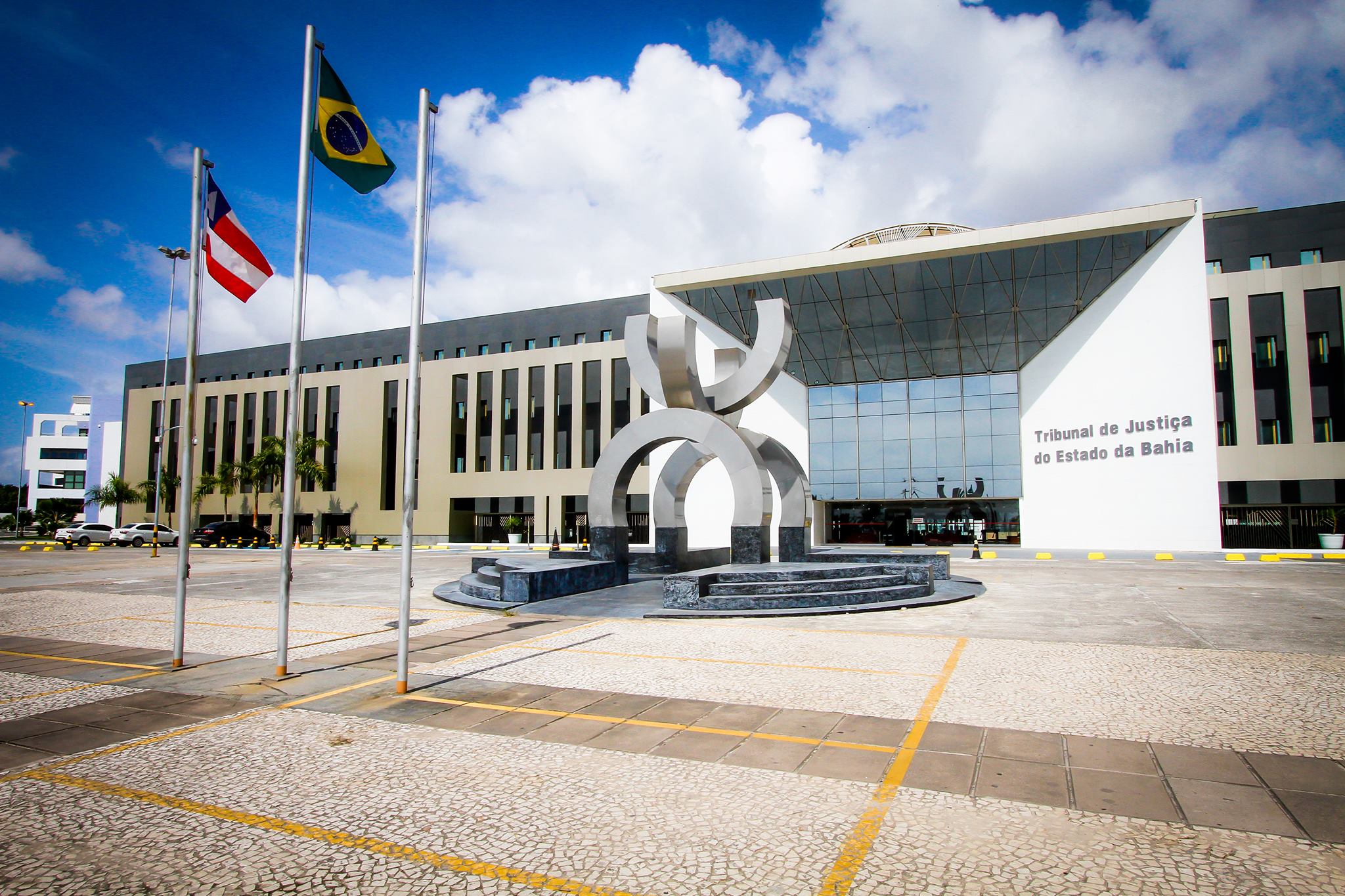  Tribunal de Justiça da Bahia abre 7 mil vagas em concurso público; salários chegam a R$ 9.895