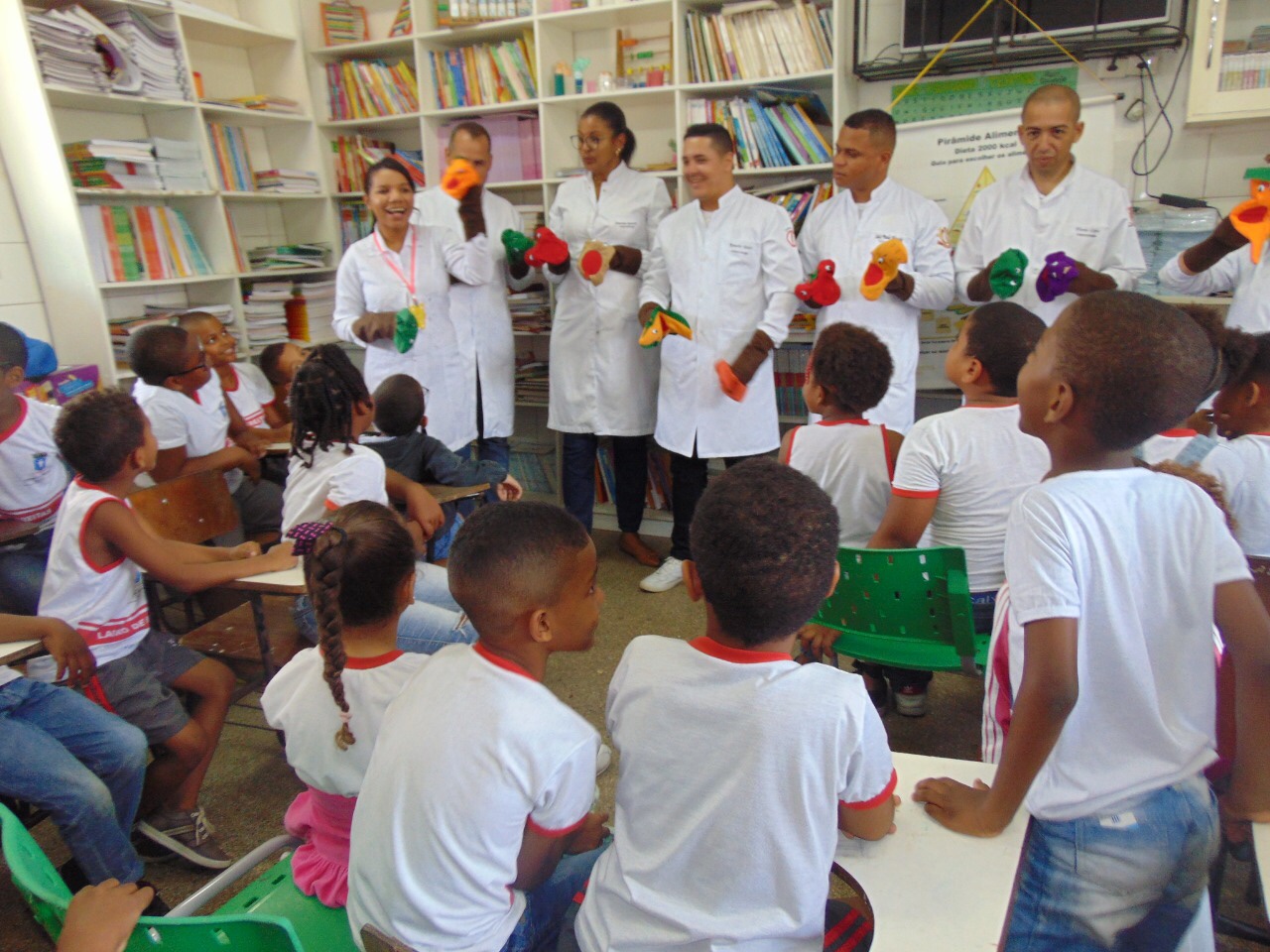 Alunos da escola Tenente Gustavo se divertem e aprendem com as práticas do Programa Saúde na Escola