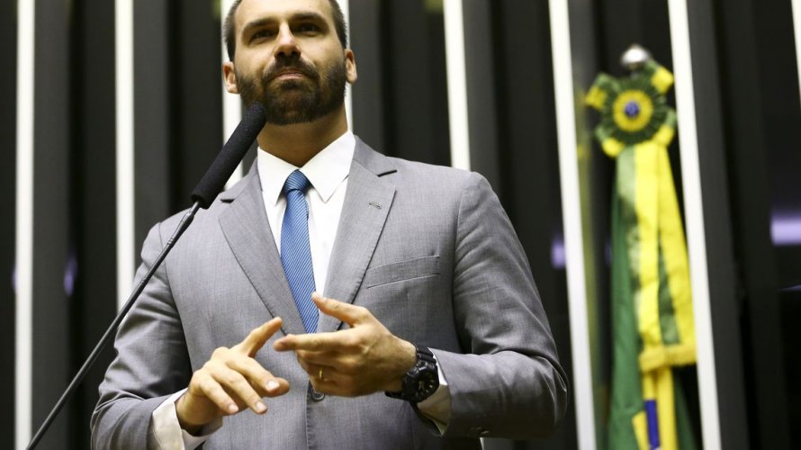  Declaração de Eduardo Bolsonaro é repudiada por políticos e pela OAB