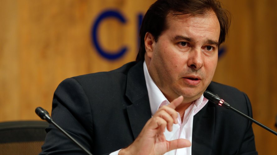  Rodrigo Maia diz que declaração de Eduardo Bolosnaro sobre AI-5 é “repugnante”