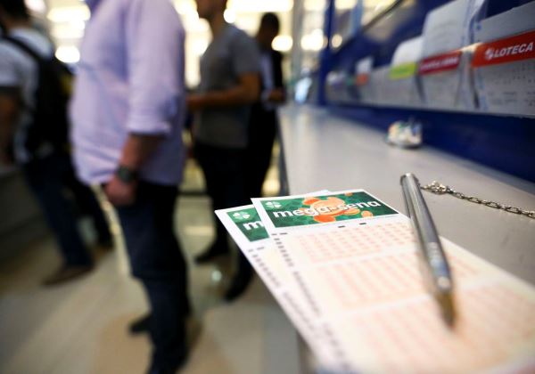 Mega-Sena acumula e prêmio pode chegar a R$ 34 milhões
