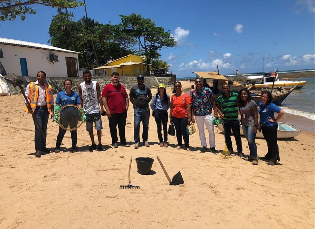  Equipe da Semarh participa em Praia do Forte de capacitação sobre petróleo