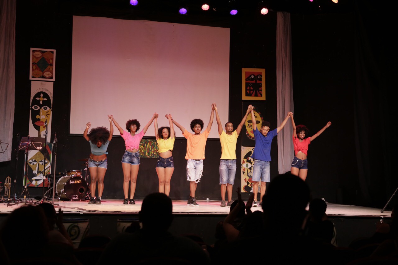  Diversidade artística invade o Cine Teatro Lauro de Freitas durante o Novembro Negro