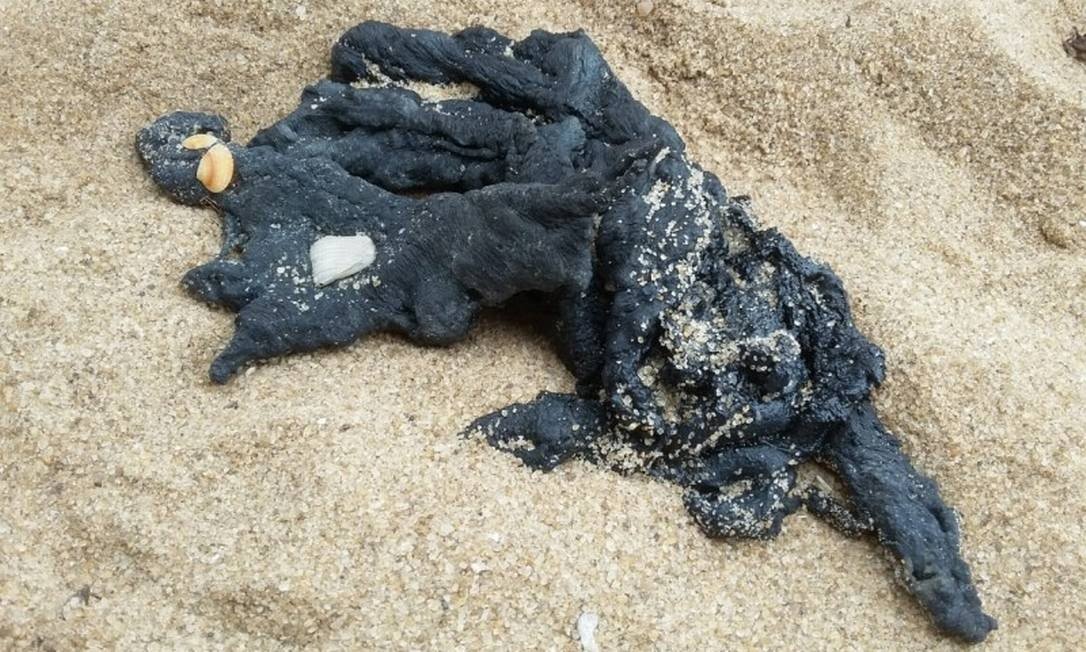  Óleo é encontrado em praias de outros três municípios do Rio