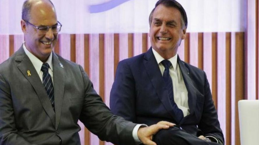  Mundo político desconfia que há algo muito grave a ser revelado da família Bolsonaro, informa colunista