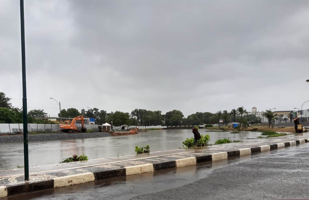  Equipes da Prefeitura monitoram áreas de risco e atendem ocorrências causadas pelas chuvas desta terça-feira (26)