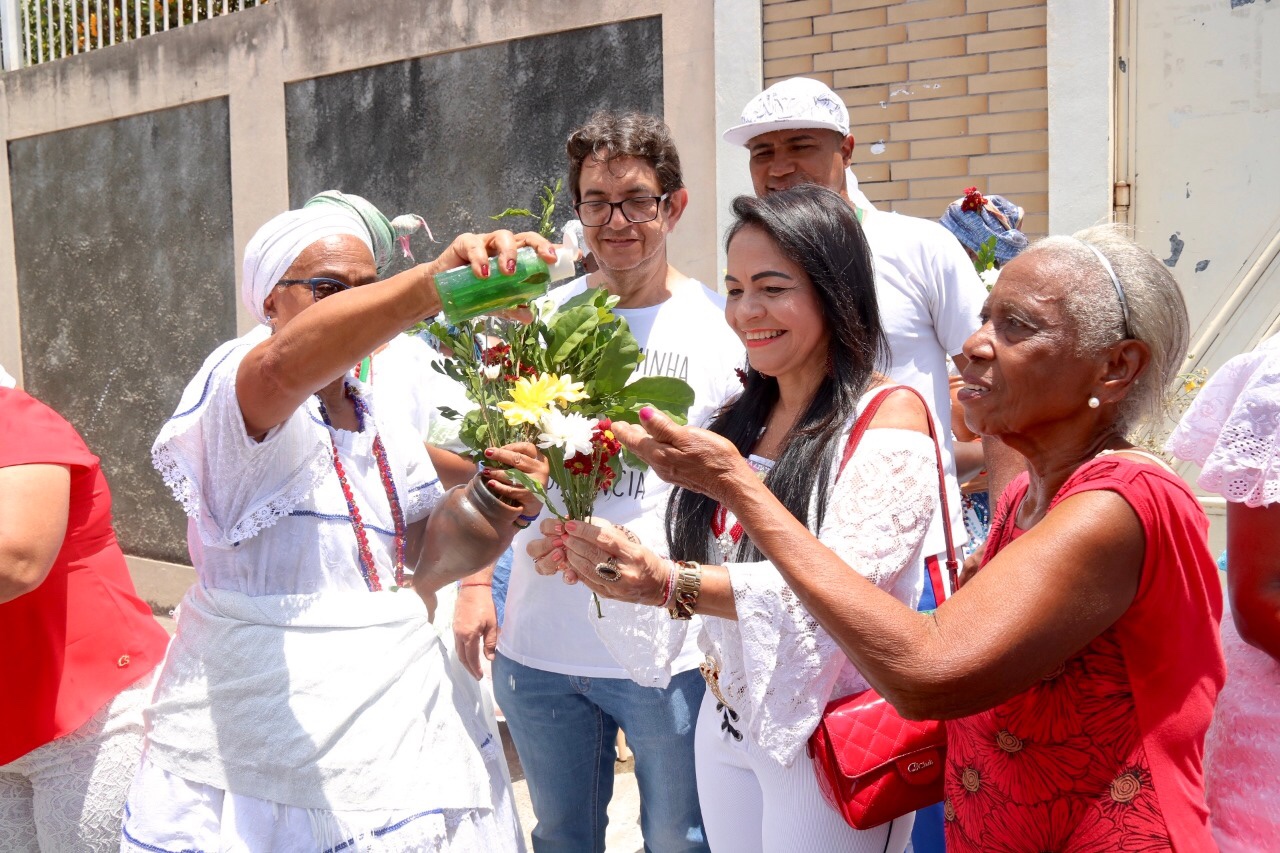  Grupos de Lauro de Freitas resgatam tradições no cortejo cultural de Portão