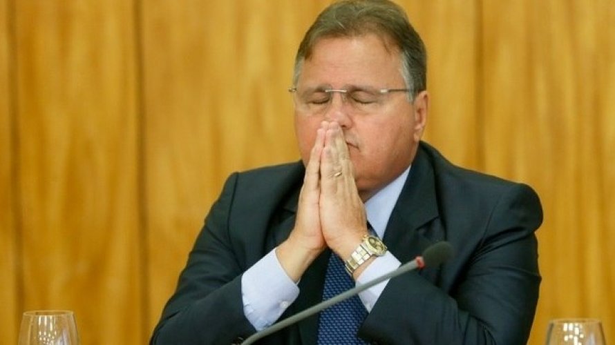  Cui Bono: Após audiência, Geddel pede para falar ao telefone com a mãe