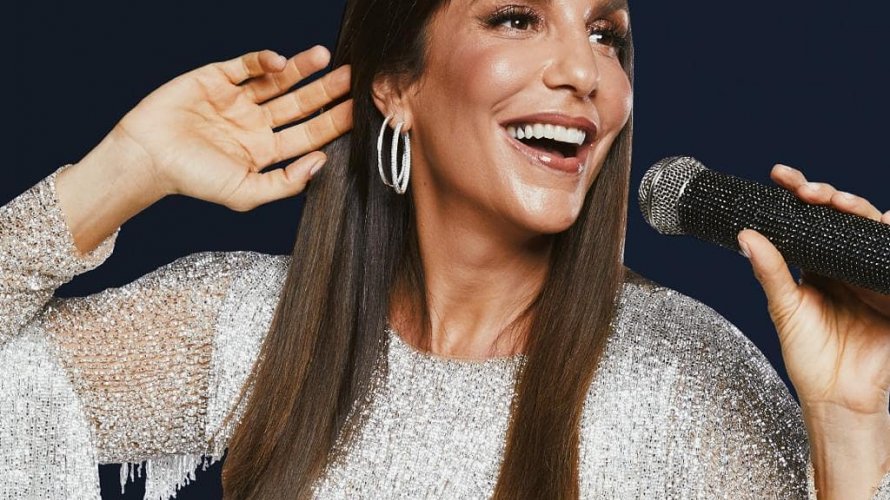  Vídeo: Ivete Sangalo mostra cobra passeando em sua casa: “Linda passando para dar um beijo”