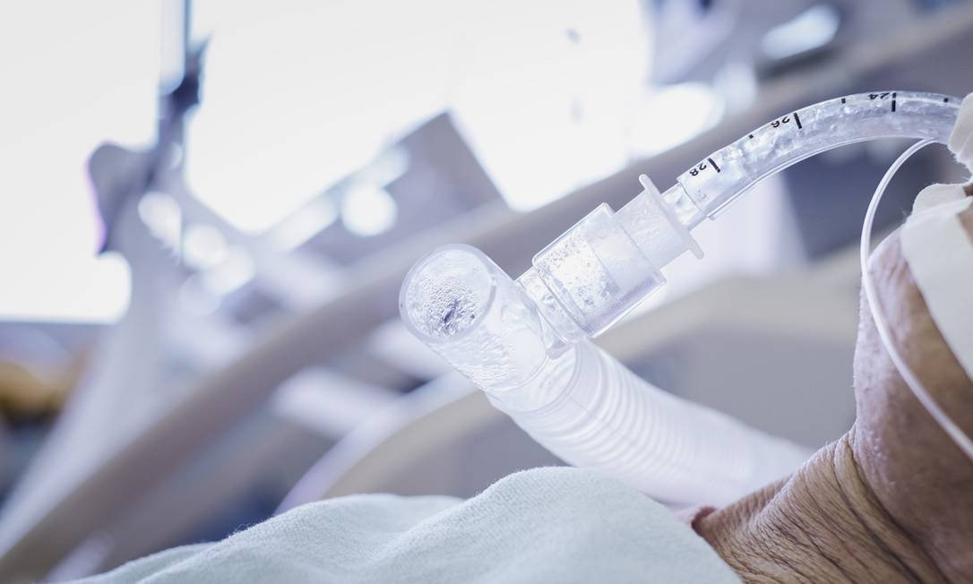 Compra em massa dos EUA à China cancela contratos de importação de equipamentos médicos no Brasil, diz Mandetta