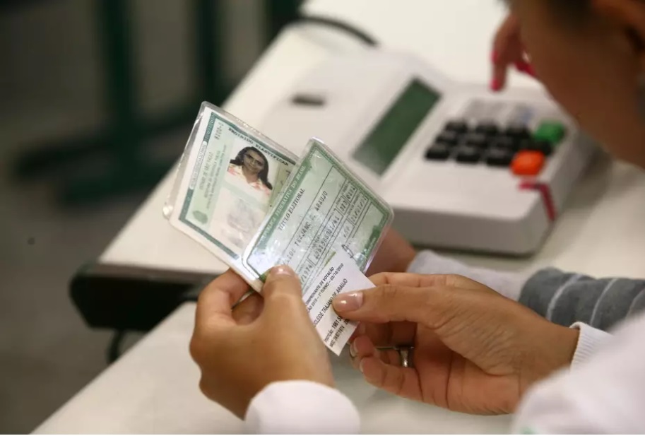  Título de eleitor deve estar em dia até 6 de maio. Veja se está em dia com a Justiça Eleitoral