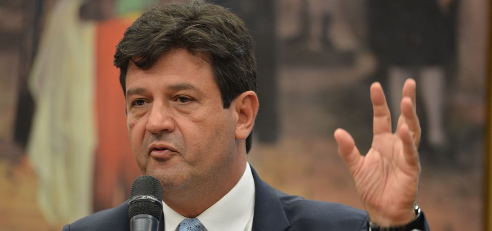 Número de casos de COVID-19 crescerá ‘muito’ semana que vem, diz Mandetta