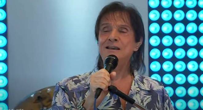  Roberto Carlos confirma live para o Dia das Mães