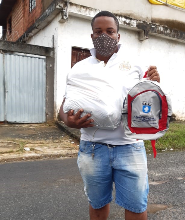  Show de bola! Prefeitura de Lauro de Freitas entrega Kits Alimentação e novas mochilas à comunidade escolar