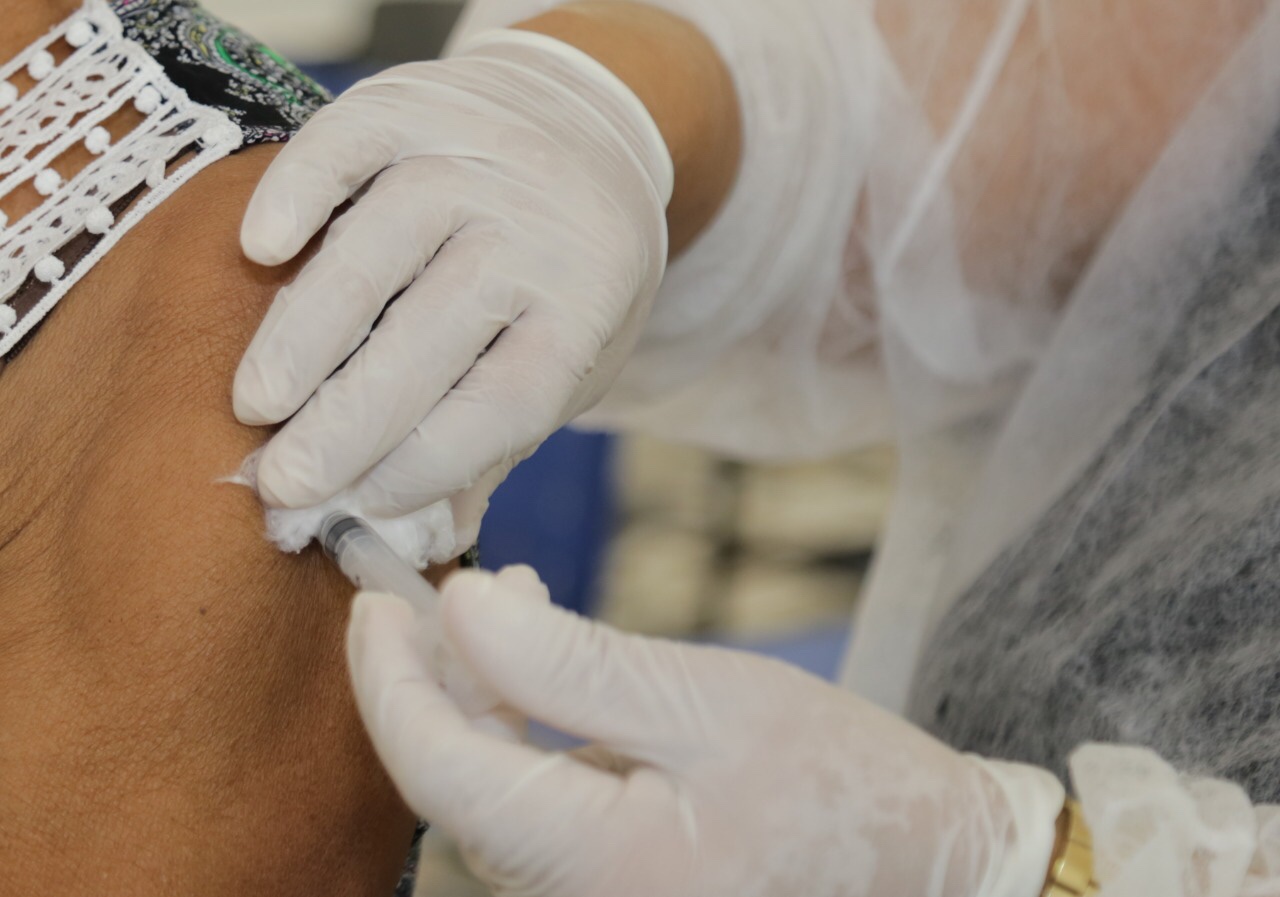  Vacinação contra gripe segue nos postos em Lauro de Freitas