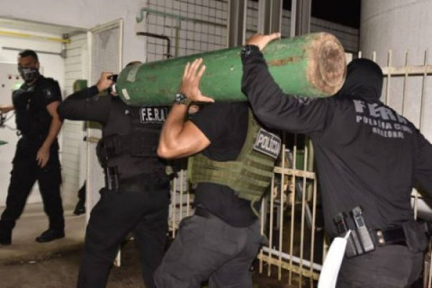 Polícia apreende caminhão com 33 cilindros de oxigênio em Manaus
