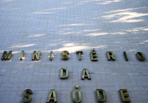 Clínicas privadas terão que seguir plano nacional de vacinação, diz ministério