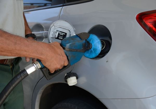 Petrobras anuncia nova alta da gasolina e do diesel em refinarias