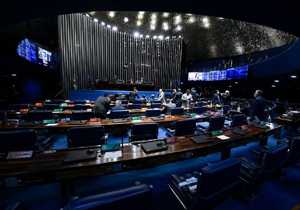 Senado vota MP das vacinas nesta terça; PEC emergencial fica para quarta