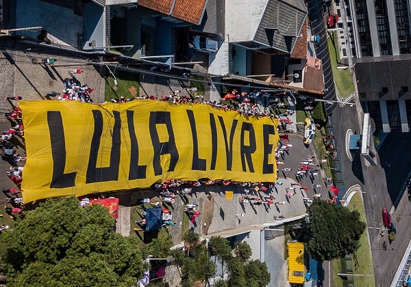 Documentário sobre campanha durante prisão de Lula é lançado por comitê