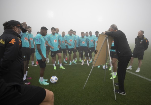 Seleção treina parte tática visando jogos das Eliminatórias