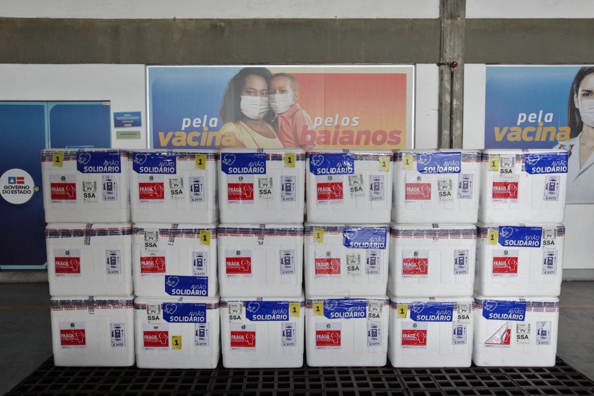 Bahia recebe lote com 351.750 mil doses da vacina AstraZeneca/Fiocruz