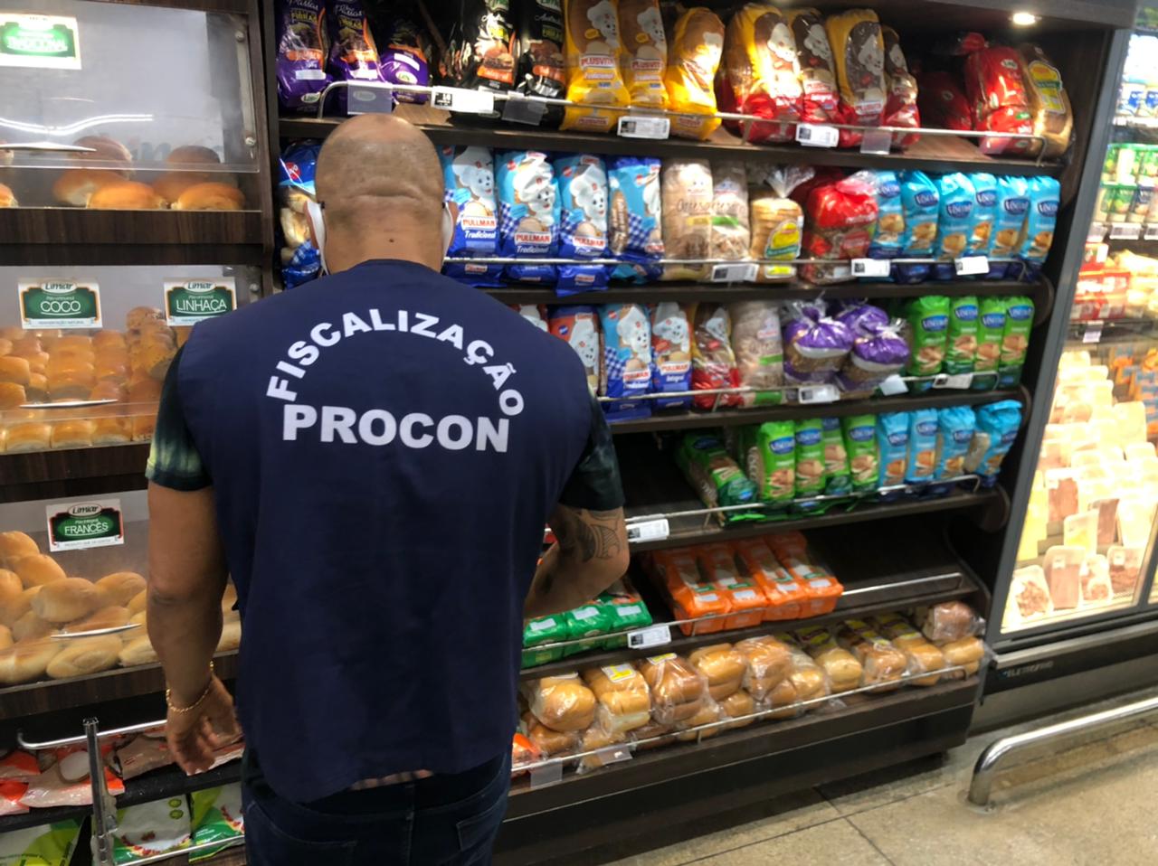 Procon de Lauro de Freitas Autua estabelecimentos por comercializar produtos VENCIDOS