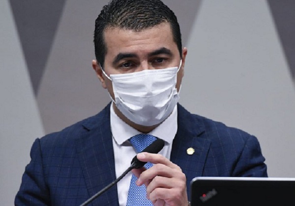  ‘Vão pedir desculpas?’, questiona deputado após Saúde suspender contrato da Covaxin