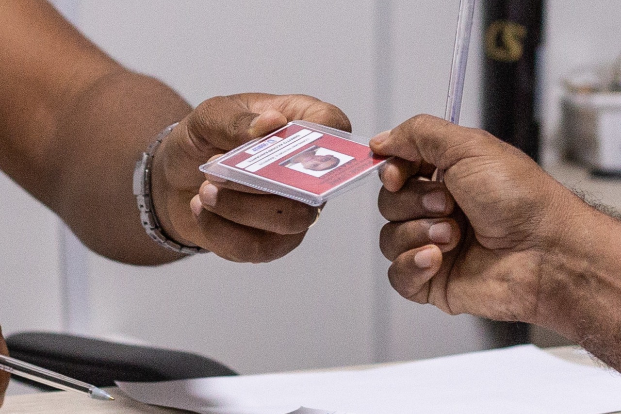 Mais de 2.600 pessoas com deficiência são beneficiadas com passe livre em Lauro de Freitas