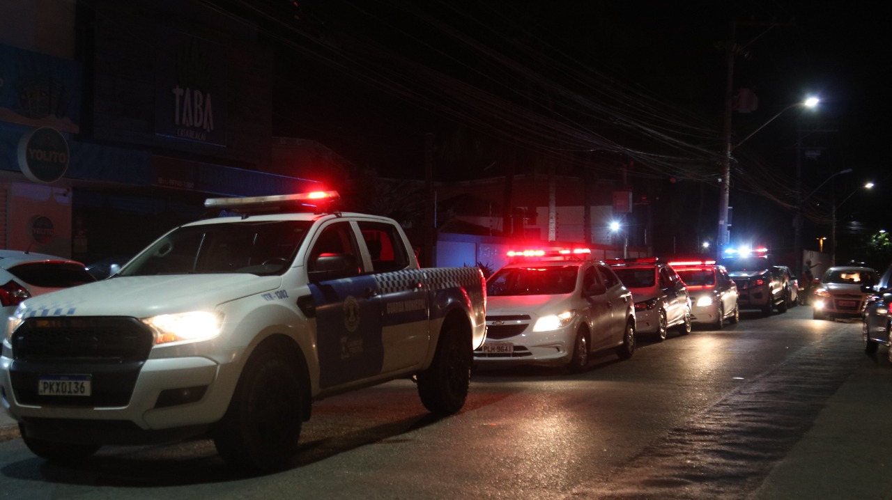 Lauro de Freitas mantém restrição noturna às 20h entre os dias 11 e 13. Venda de bebida alcoólica continua suspensa nos fins de semana