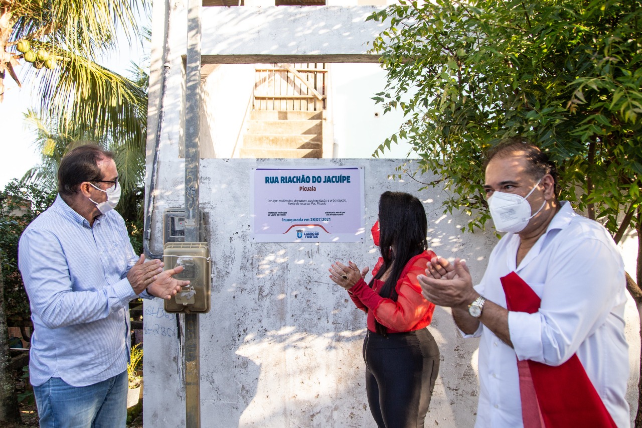  Prefeitura entrega pavimentação asfáltica de cinco ruas no bairro do Caji