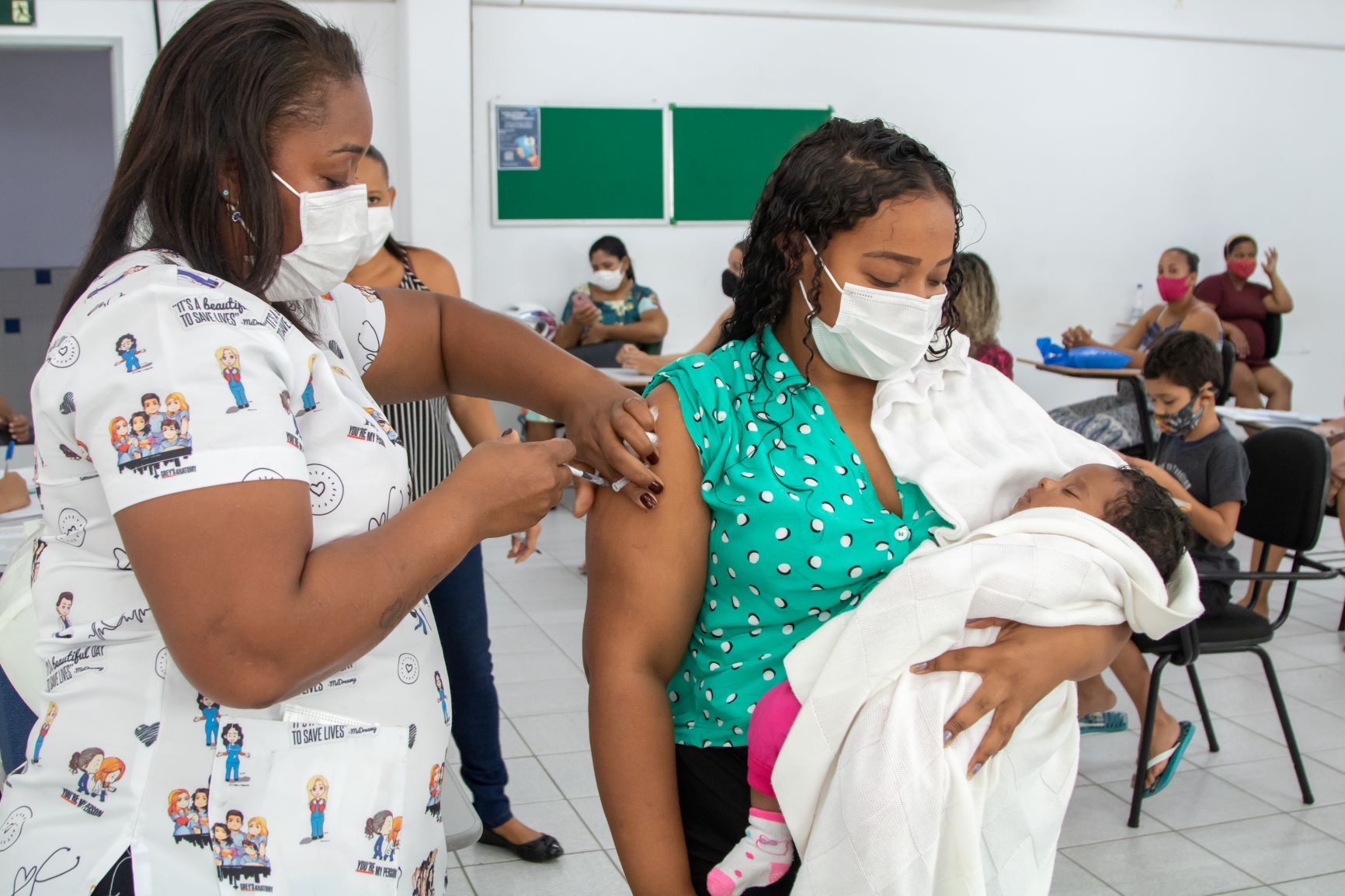 Gestantes e puérperas comemoram vacinação contra a covid-19: “É um sopro de esperança e vida”