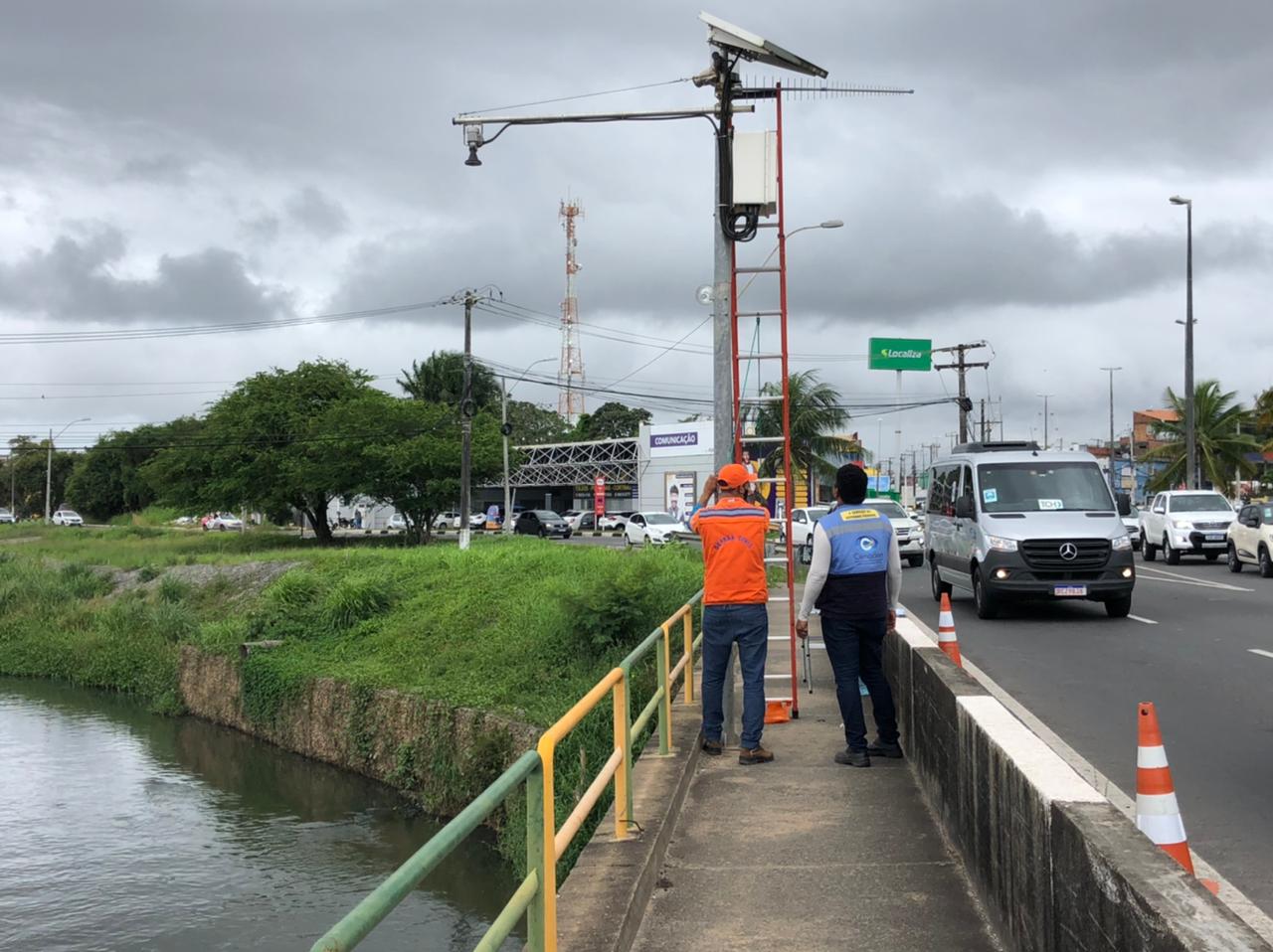 Técnicos do CEMADEN realizam manutenção preventiva dos pluviômetros e Estação Hidrológica de Lauro de Freitas