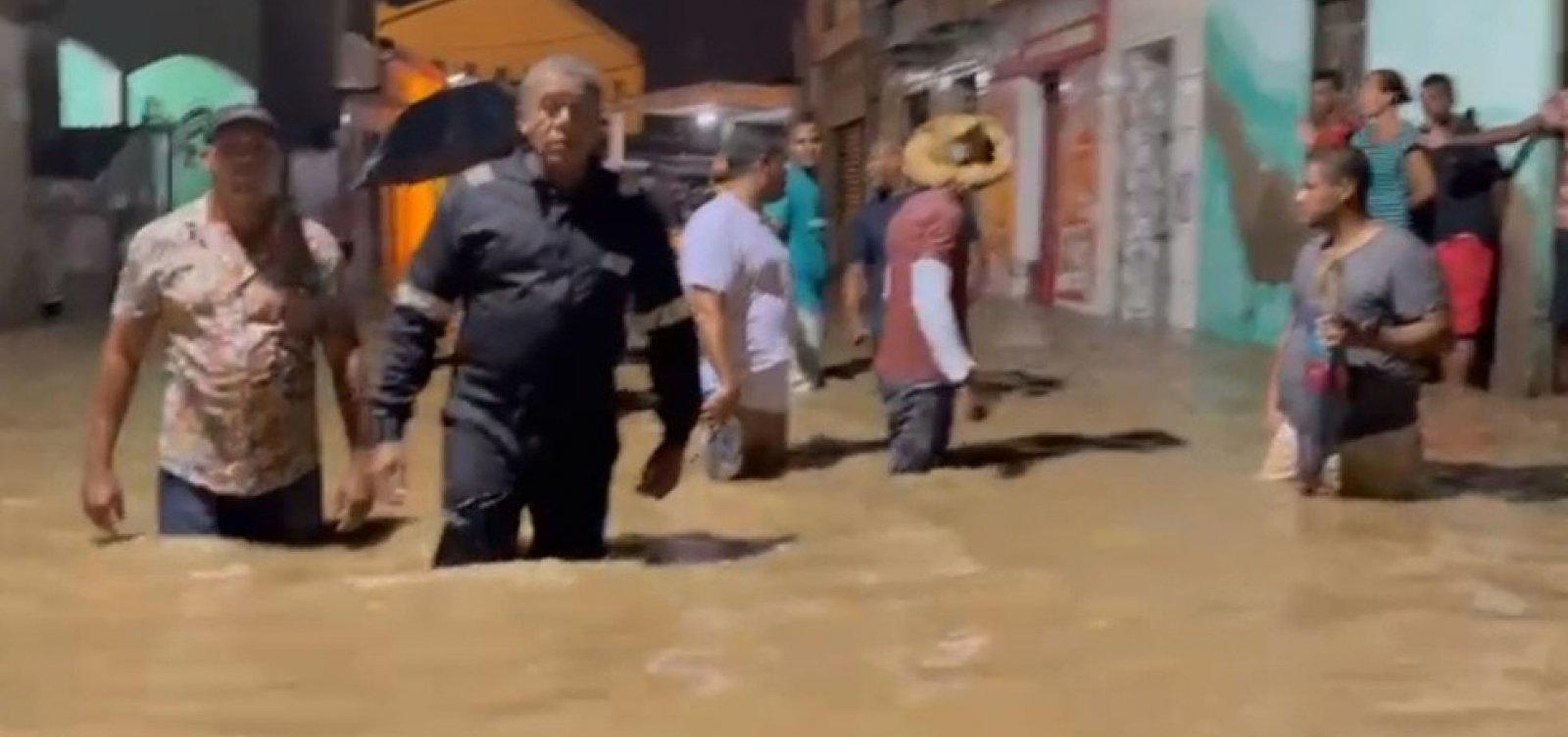 Bahia registra 10 mortos, 220 mil atingidos e 15 mil desalojados por enchentes