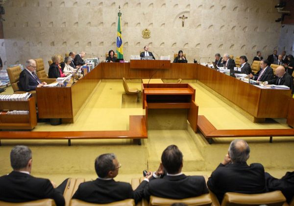  Maioria do STF vota por exigência de passaporte vacinal para entrar no país