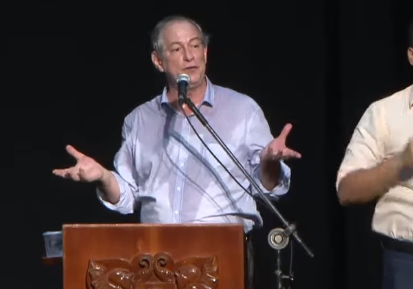  Ciro Gomes deixa de pagar dívida por derrota judicial, afirma coluna