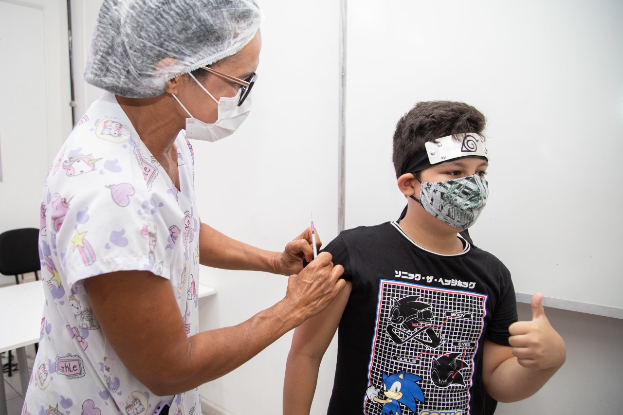 Com direito a personagem de animação, mais de 500 crianças já foram imunizadas contra a Covid-19 em Lauro de Freitas